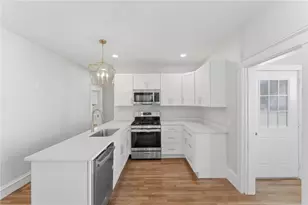 113 Warwick Rd, Pawtucket, RI 02861 - Photo 8