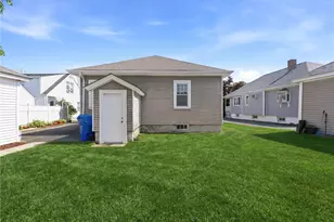 113 Warwick Rd, Pawtucket, RI 02861 - Photo 20