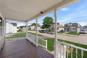 113 Warwick Rd, Pawtucket, RI 02861 - Photo 4