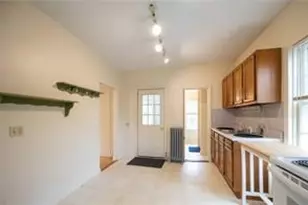 10 Hendricks St, South Kingstown, RI 02879 - Photo 6