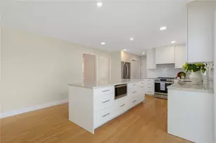 220 Island Dr, Middletown, RI 02842 - Photo 6