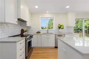 220 Island Dr, Middletown, RI 02842 - Photo 4