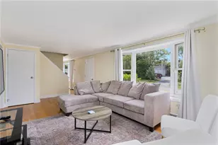 4 Maloney Ln, Middletown, RI 02842 - Photo 2