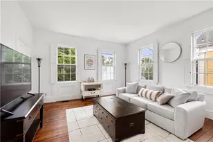 22 Halsey St, Providence, RI 02906 - Photo 6