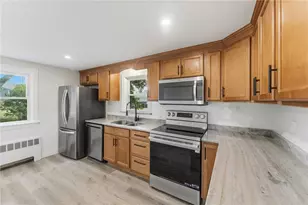 28 Plain St, East Providence, RI 02916 - Photo 10