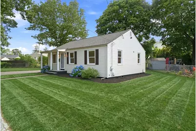 28 Plain Street, East Providence, RI 02916 - Photo 2