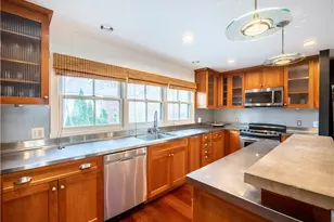 22 Young St, Newport, RI 02840 - Photo 10