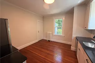 7 Caswell St, Newport, RI 02840 - Photo 4