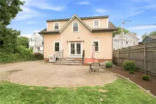 21 Elm St, Newport, RI 02840 - Photo 4