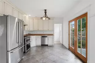 21 Elm St, Newport, RI 02840 - Photo 12