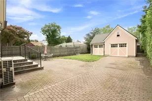 21 Elm St, Newport, RI 02840 - Photo 2