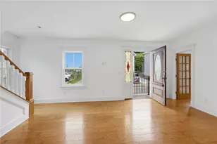 21 Elm St, Newport, RI 02840 - Photo 14