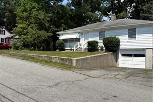 101 Iroquois Rd, Cumberland, RI 02864 - Photo 2