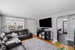 19 Annette Ave, Pawtucket, RI 02861 - Photo 6
