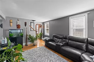 19 Annette Ave, Pawtucket, RI 02861 - Photo 4