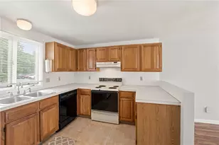 479 Providence St, Warwick, RI 02886 - Photo 8