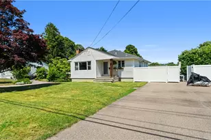 8 Longvue Ave, Westerly, RI 02891 - Photo 2