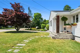 8 Longvue Ave, Westerly, RI 02891 - Photo 4