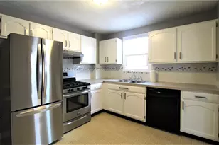 37 Harmony Dr, Providence, RI 02909 - Photo 4