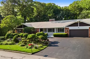 20 Oak Dell Cir, East Greenwich, RI 02818 - Photo 2
