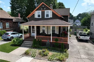 32 S Fair St, Warwick, RI 02888 - Photo 2
