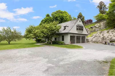 33 Beacon Hill Road, Newport, RI 02840 - Photo 1