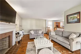 9 Plantation Dr, Cumberland, RI 02864 - Photo 2