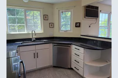 29 Swan Court, North Providence, RI 02904 - Photo 2