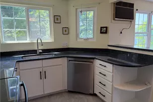 29 Swan Ct, North Providence, RI 02904 - Photo 2