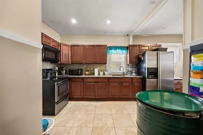 11 Sisson Street, Pawtucket, RI 02860 - Photo 4