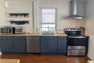 7 Pleasant St, Newport, RI 02840 - Photo 1