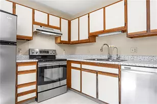 565 Quaker Ln, West Warwick, RI 02893 - Photo 8