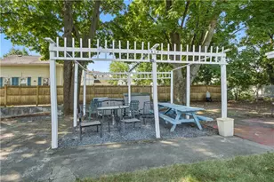 127 Meadow St, Pawtucket, RI 02860 - Photo 32