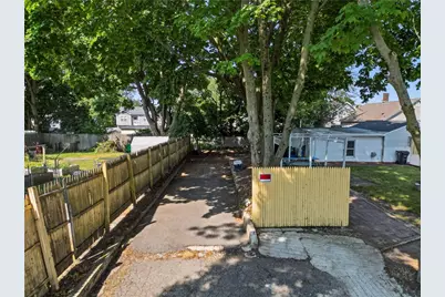 127 Meadow Street, Pawtucket, RI 02860 - Photo 28
