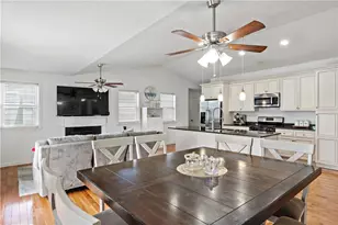 139 Danielle Dr, Woonsocket, RI 02895 - Photo 8