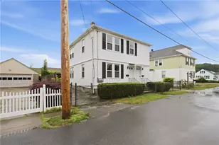 18 Jackson Ave, Johnston, RI 02919 - Photo 4