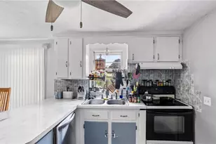 118 Foxcroft Ave, Warwick, RI 02889 - Photo 8