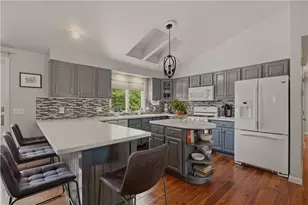 11 Carol Ave, Bristol, RI 02809 - Photo 4