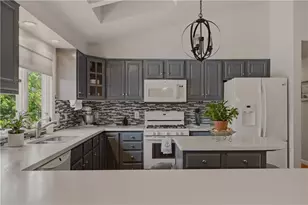 11 Carol Ave, Bristol, RI 02809 - Photo 6