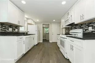 71 St Elizabeth St, Bristol, RI 02809 - Photo 4