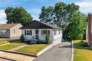 44 Cliff Ave, Cranston, RI 02920 - Photo 2