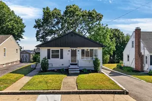 44 Cliff Ave, Cranston, RI 02920 - Photo 4