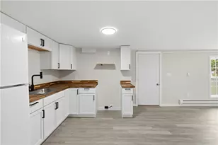 131 Woodland Ave, Cranston, RI 02920 - Photo 8