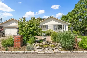 94 Greening Ln, Cranston, RI 02920 - Photo 4