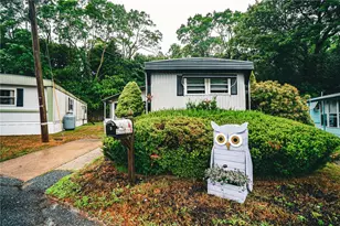 979 Toll Gate Rd, Warwick, RI 02886 - Photo 2