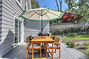 25 Tecumseh St, Providence, RI 02906 - Photo 32