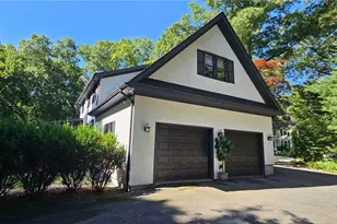 14 Maplecrest Dr, Smithfield, RI 02828 - Photo 4