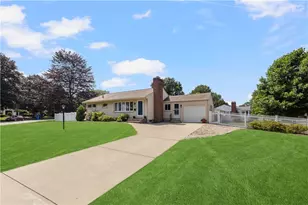 96 Redwood Dr, Cranston, RI 02920 - Photo 2