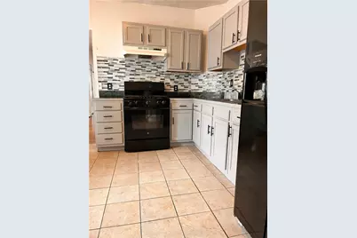 17 Rounds Avenue, Providence, RI 02909 - Photo 2