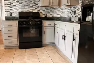 17 Rounds Ave, Providence, RI 02909 - Photo 2
